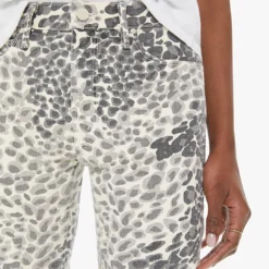 MOTHER Mid Rise Dazzler Ankle Jean - Snow Leopard -Deals Moda Zoom Store 1686 1182 LES 2193 1780x 2ff35399 9c45 4fac 94d0 21d238db83ba