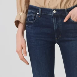 CITIZENS OF HUMANITY Isola Crop Straight Jean - Courtland -Deals Moda Zoom Store 2081 1259 ISOLA STRAIGHT CROP COURTLAND 1506 web 600x e6e8afd6 00db 4e3e bc4b 46acc431ab04