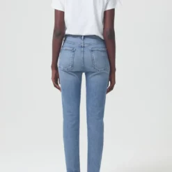 AGOLDE Riley High Rise Long Straight Jean - Cove -Deals Moda Zoom Store A90901 370 RILEY LONG COVE 161 600x 7021a97e 5b1a 4ee4 ad57 b4b0932b58aa