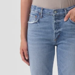 AGOLDE Kye Mid Rise Sraight Crop Jean - Forseen -Deals Moda Zoom Store A9100B 3026 KYE FORSEEN 0299 1071x1500 3aca5486 9f30 4034 8cd9 47443b4ab730