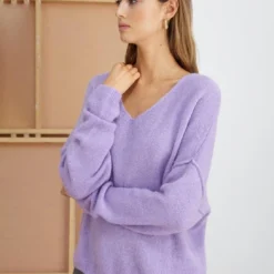 Hailey V-Neck Sweater -Deals Moda Zoom Store IMAGERESIZE 10 590x 727a8050 82fc 43ba 82c6 1fc7a0cbcd15