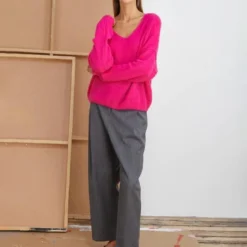 Hailey V-Neck Sweater -Deals Moda Zoom Store IMAGERESIZE 10 590x fe450e80 af97 41e7 bdca 5517597c7959