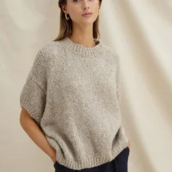 Rosalia Sleeveless Sweater -Deals Moda Zoom Store IMAGERESIZE 2 01a3f656 bf5b 4c8b b067 cc2ff1fd5f36