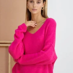 Hailey V-Neck Sweater -Deals Moda Zoom Store IMAGERESIZE 8 590x 9038cc4c 9195 4dee b173 bb1afcd3ccab