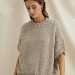 Rosalia Sleeveless Sweater -Deals Moda Zoom Store IMAGERESIZE f2cdbd2b 1782 4177 8f5d 2e7b2367b93b