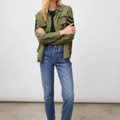 RAILS Loren Jacket - Military -Deals Moda Zoom Store LOREN OLIVEBLACKMILITARYSATINPATCHES 15164 767x f71fc8bd 642b 45c2 b0da 041cd663234a