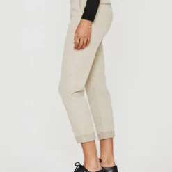 AG Jeans Caden Trouser - Dry Dust -Deals Moda Zoom Store SBW1613SLDYDT 4 d73088dd edad 49ab a732 4938e0caac37