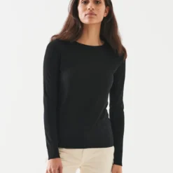 Long Sleeve Merino Crew Sweater - Black -Deals Moda Zoom Store W116C02L 001 136653 800x 89bcc3f5 2606 4e25 8318 5b2ce4907744